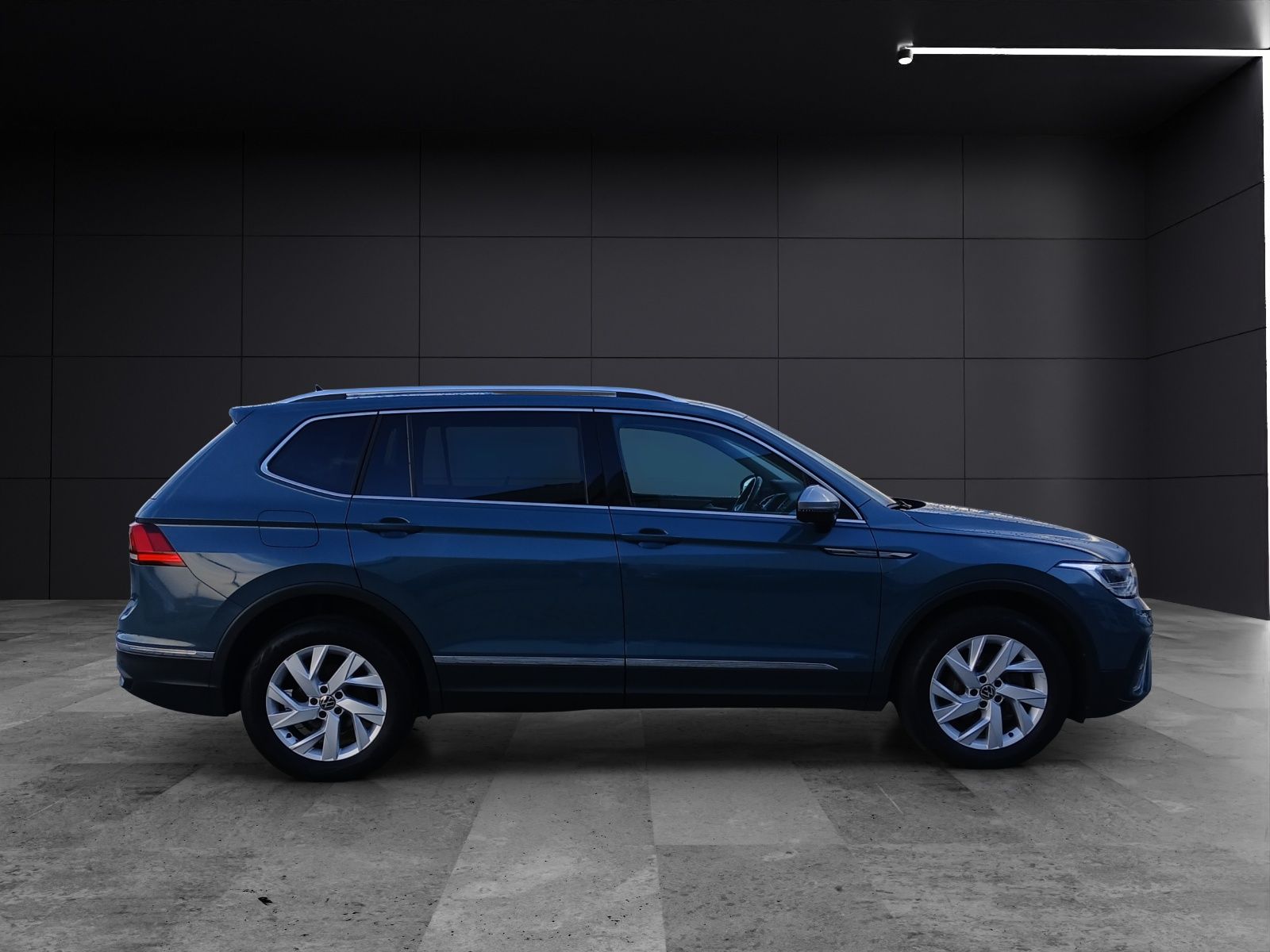 Fahrzeugabbildung Volkswagen Tiguan Allspace TDI Life DSG LED AHK Navi  ACC S