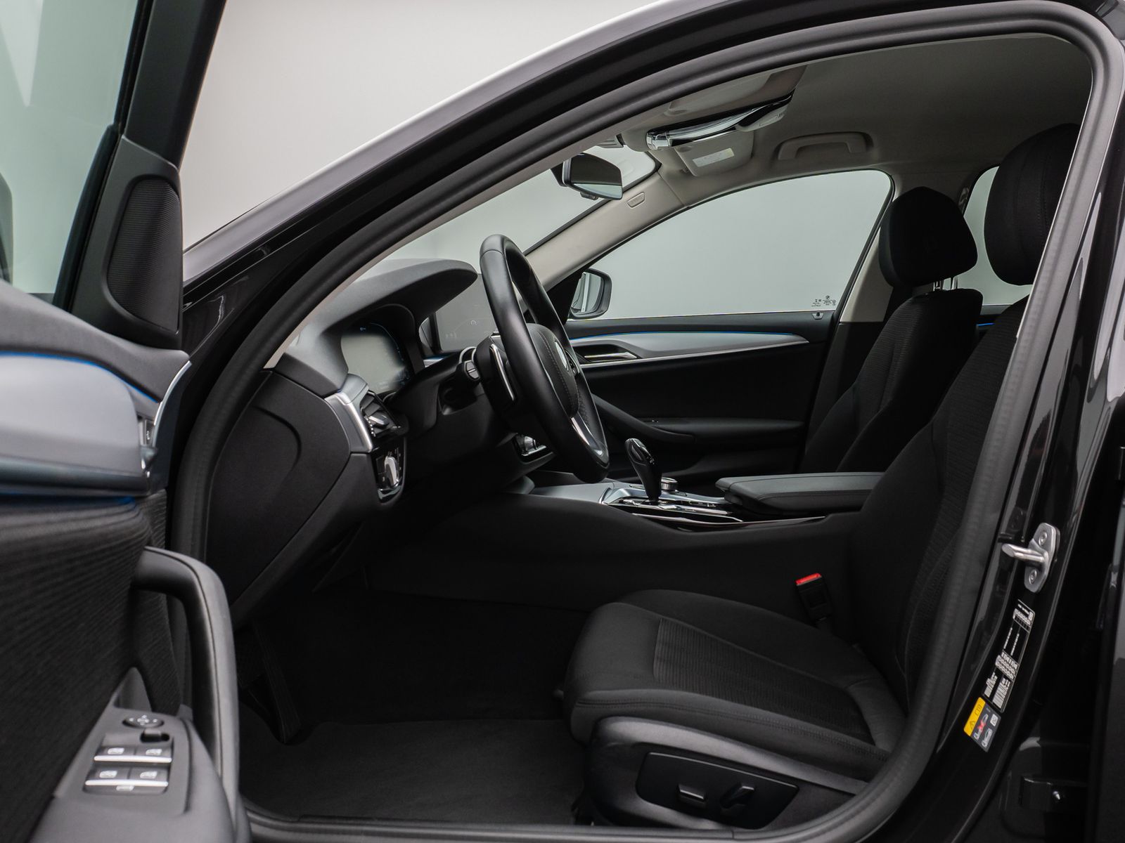 Fahrzeugabbildung BMW 530e HUD DAB HiFi CockPitPro PDC Komfort Alarm
