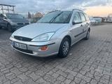 Ford Focus 1.6 Ghia Autom. - Ford Focus aus 2000: Kombi