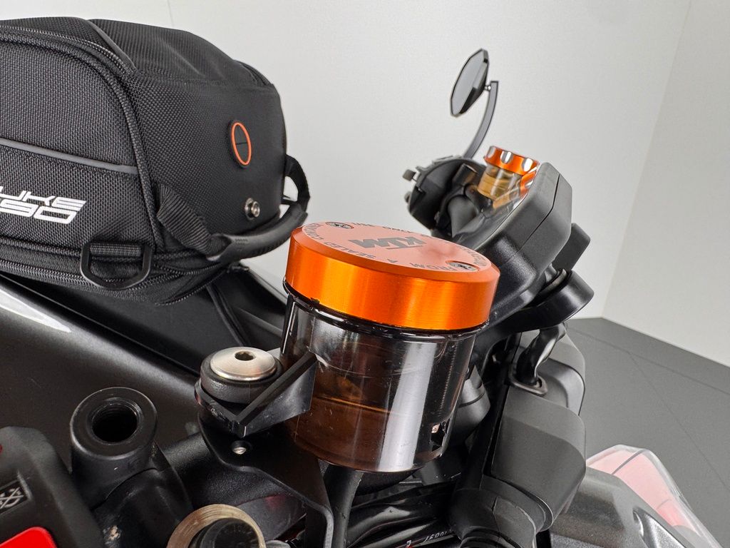 Fahrzeugabbildung KTM 1290 SUPER DUKE R *ZUBEHÖR *SERIVCE NEU *1. HAND