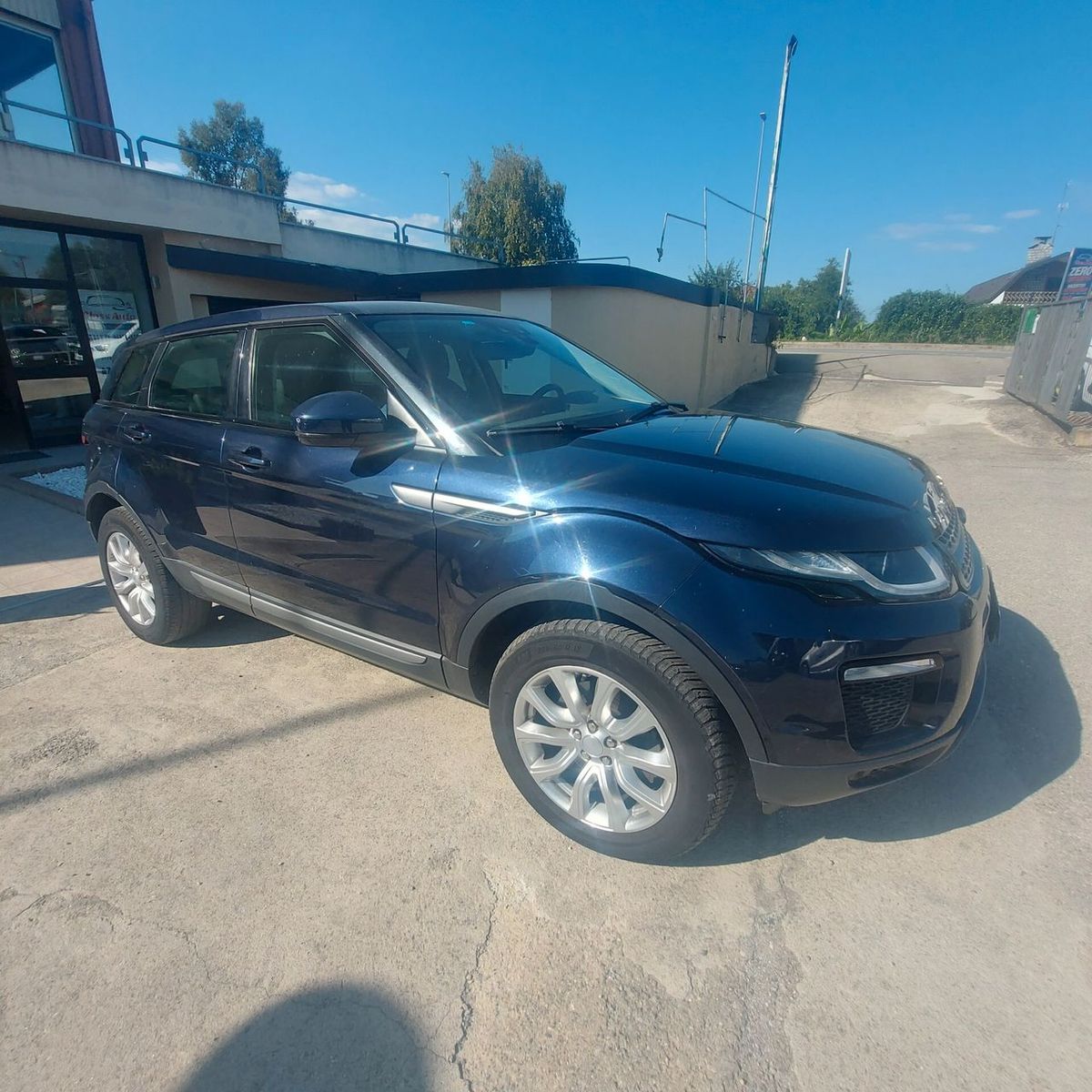 Land Rover Range Evoque 2.0 TD4 150 CV 5p. SE imagem 2