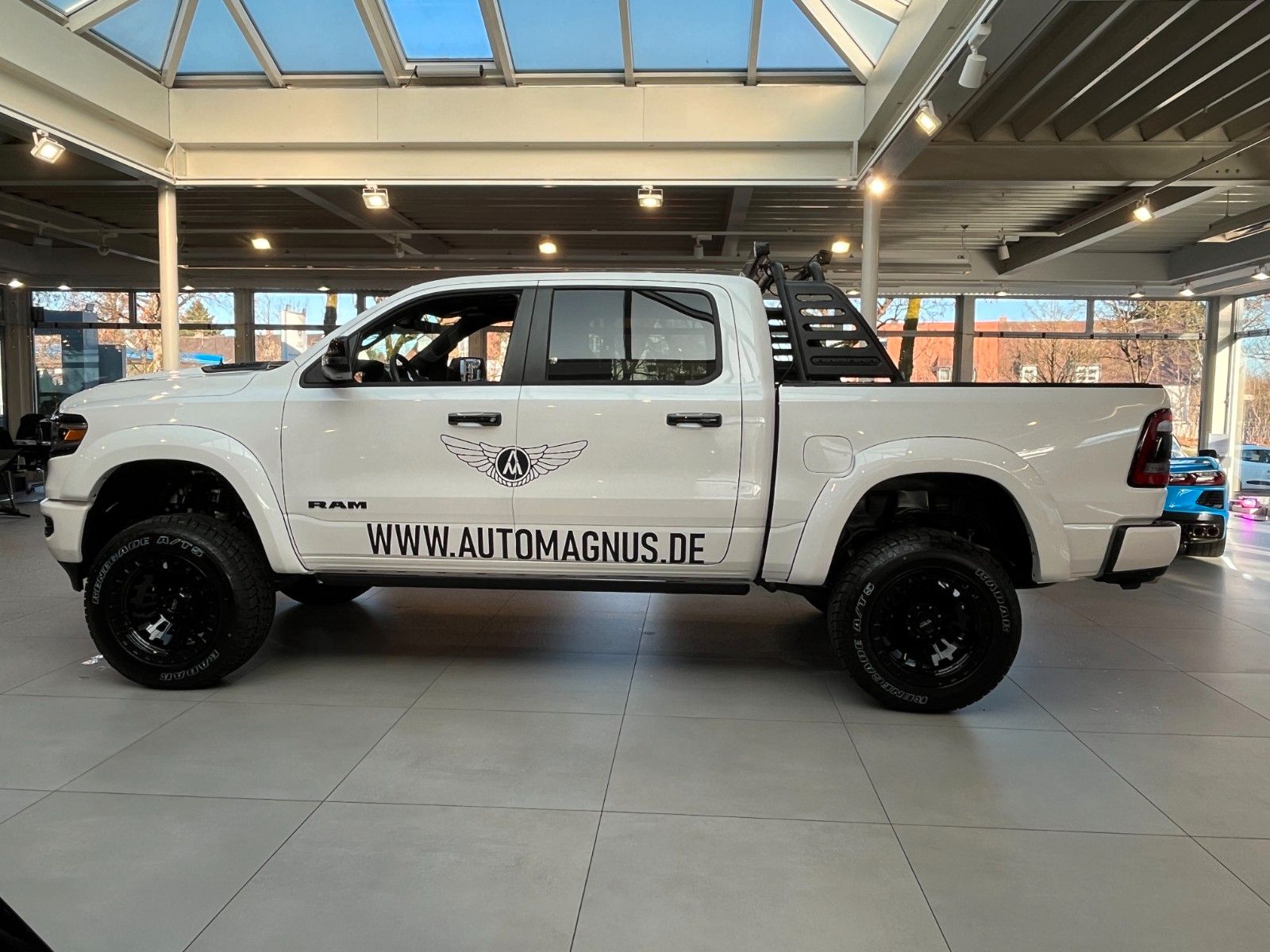 Fahrzeugabbildung Dodge RAM 1500 Limited Night "Arctic Warrior"