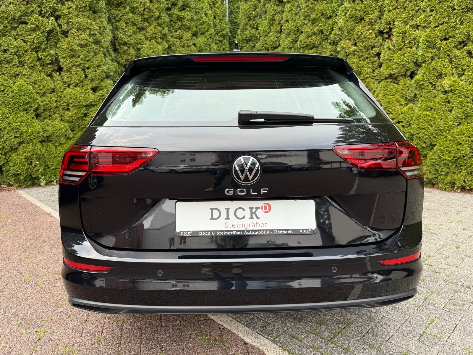 Fahrzeugabbildung Volkswagen Golf 2.0 TDI Life LED+NAVI+SHZ+AMBI+ACC+CARPLAY