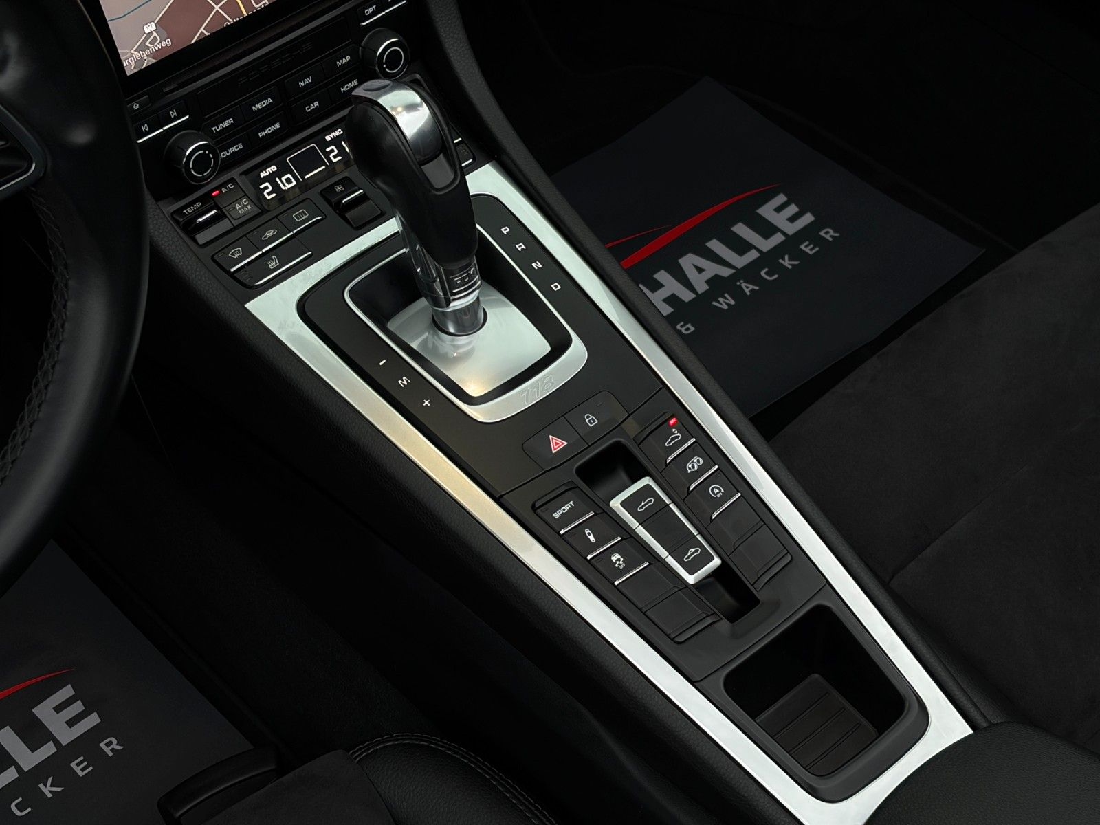 Fahrzeugabbildung Porsche 718 Boxster Sport PASM NAV CarPlay LHZ SHZ 20"