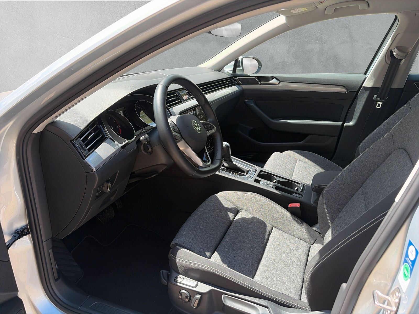 Fahrzeugabbildung Volkswagen Passat Variant 1.5 TSI Business Kamera AppConnec