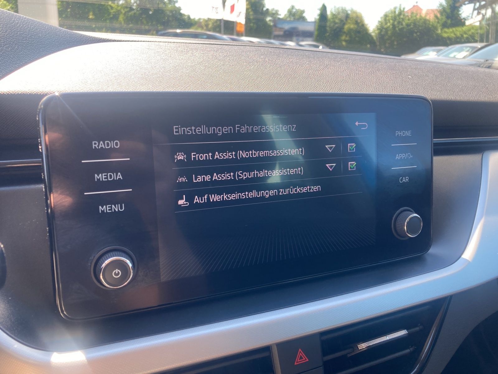 Fahrzeugabbildung SKODA Kamiq TSI Drive-125 DSG LED Climatronic GRA PDC