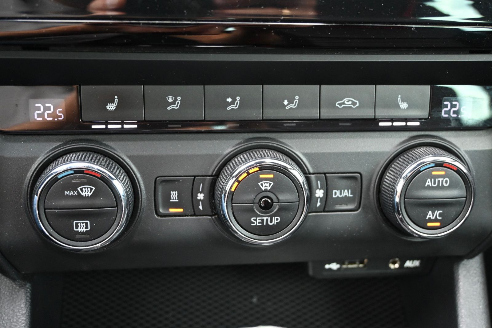 Fahrzeugabbildung SKODA Octavia 2.0 TDI Green tec DSG RS Combi °AHK°STHZ