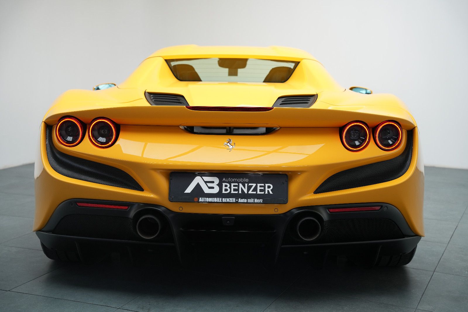 Fahrzeugabbildung Ferrari F8 Spider Giallo Modena *Lift*Carbon*Kamera*