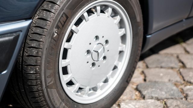 Fahrzeugabbildung Mercedes-Benz 300 CE/Leder grau/Klima/Traumzustand