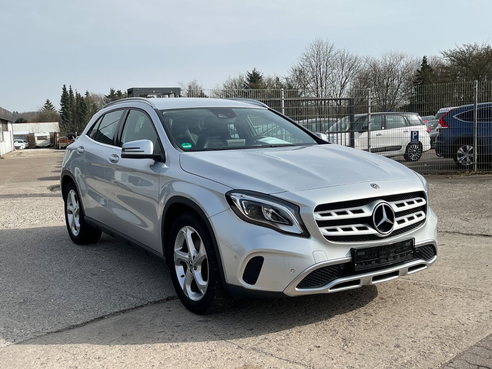 MERCEDES-BENZ GLA 180