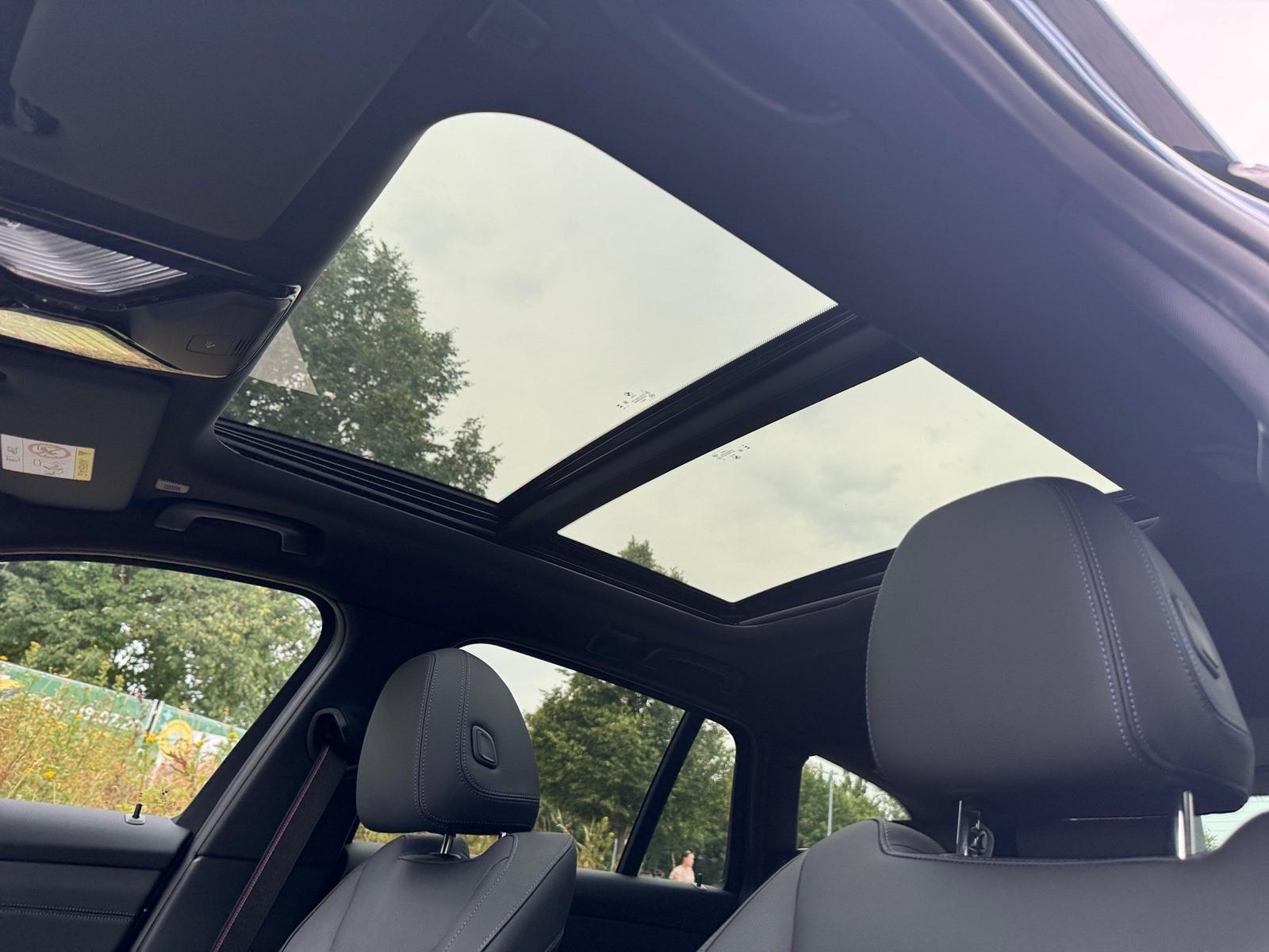 BMW M340d xDrive Touring; AHK, Pano, Komortzugang
