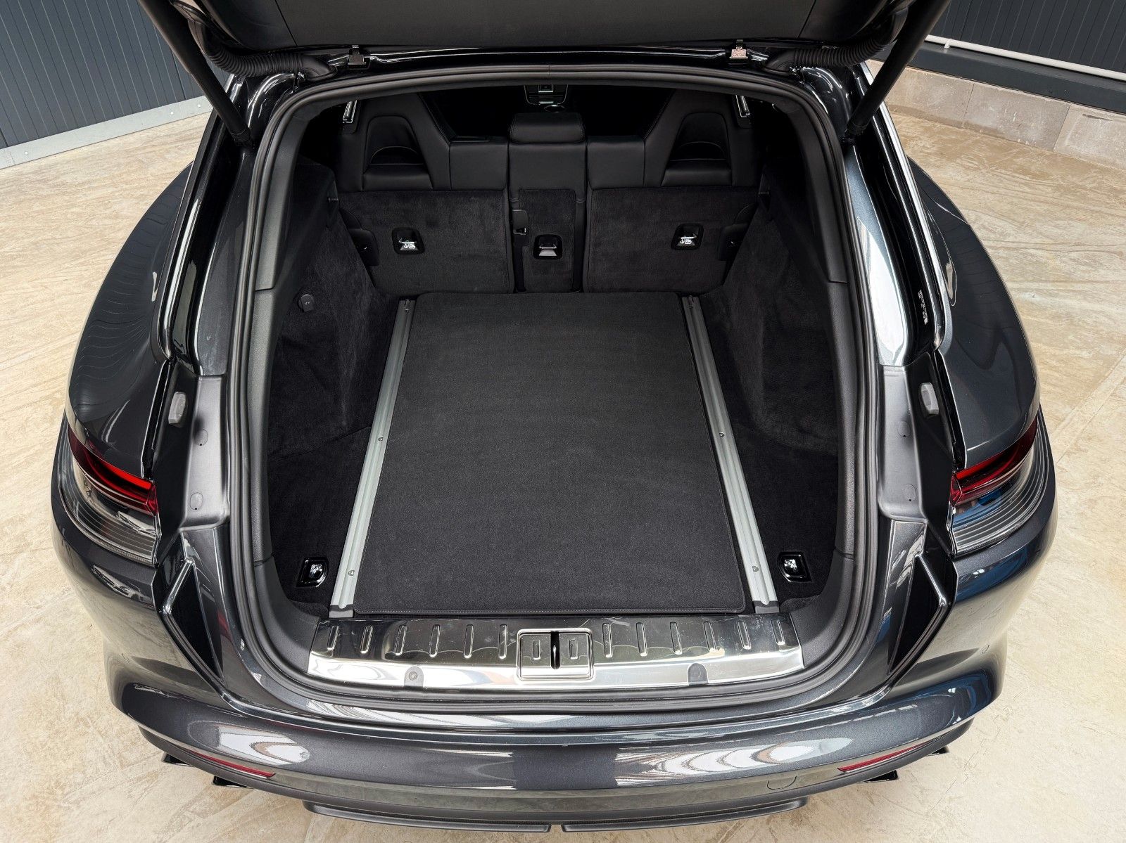 Fahrzeugabbildung Porsche Panamera Sport Turismo Turbo S + Approved + PCCB