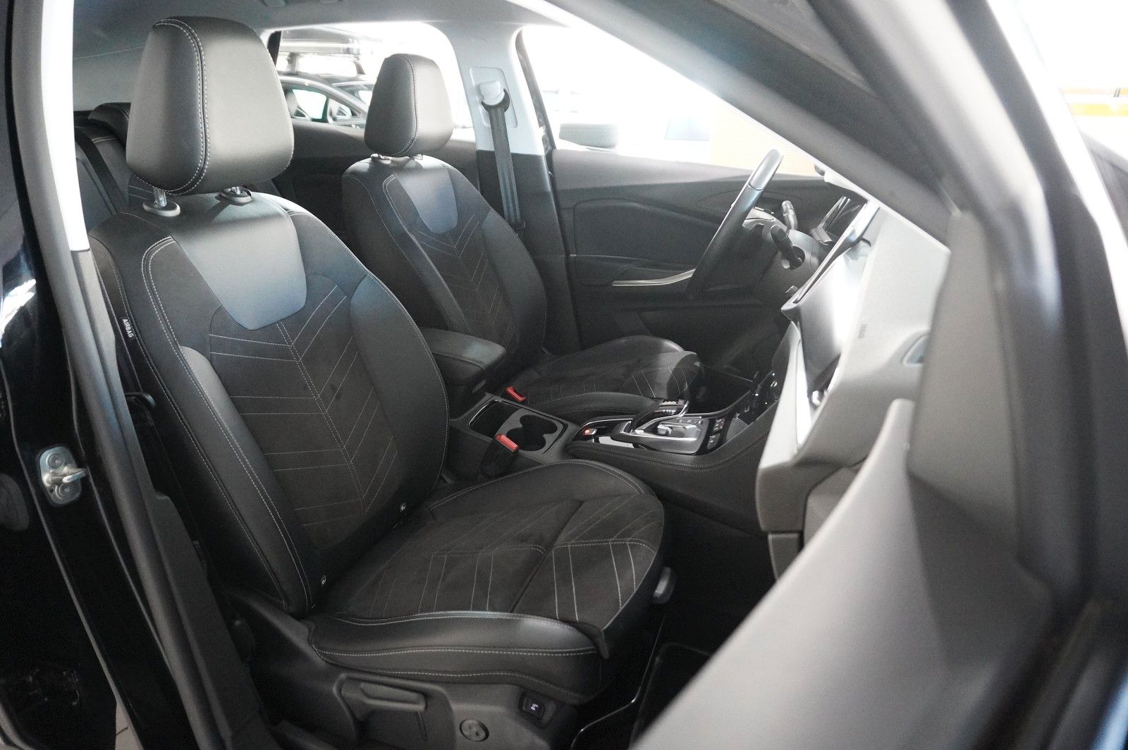 Fahrzeugabbildung Opel Grandland (X) ULTIMATE 4HYBRID NAVI/LED/SPORT/SH