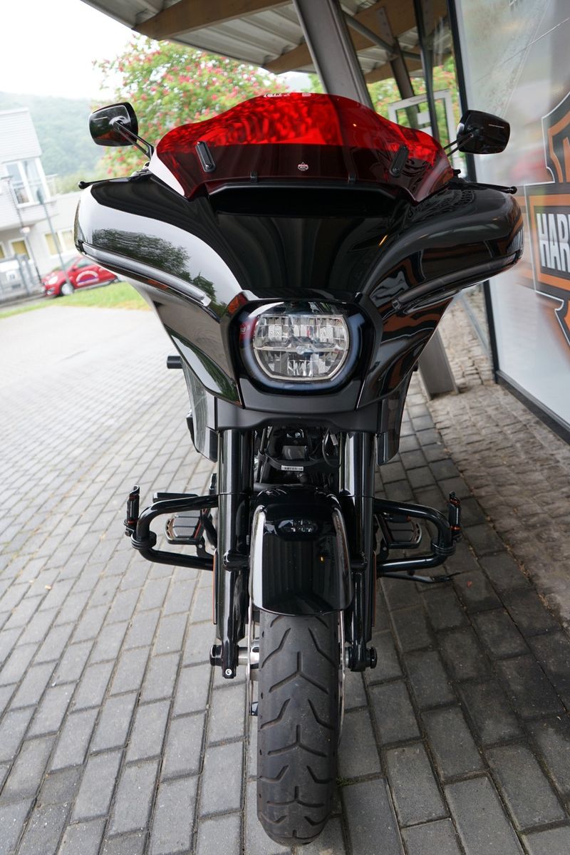 Fahrzeugabbildung Harley-Davidson Street Glide FLHX mit vielen Umbauten