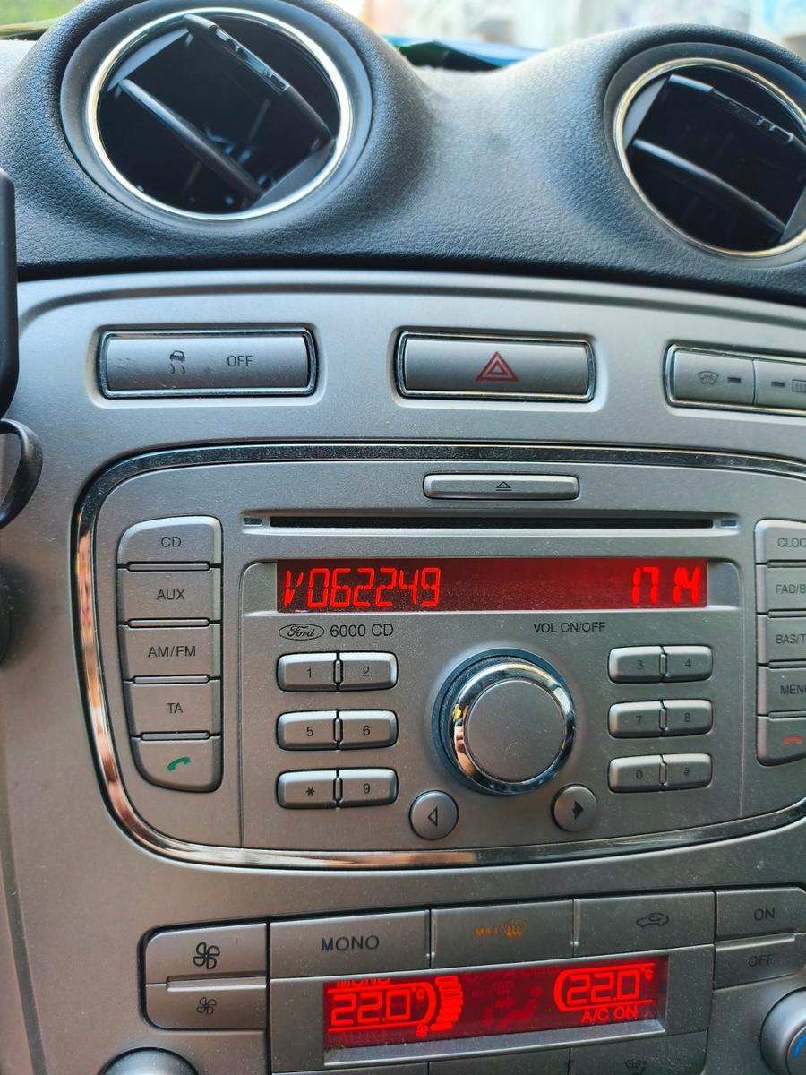 Ford Mondeo 2009 — interior