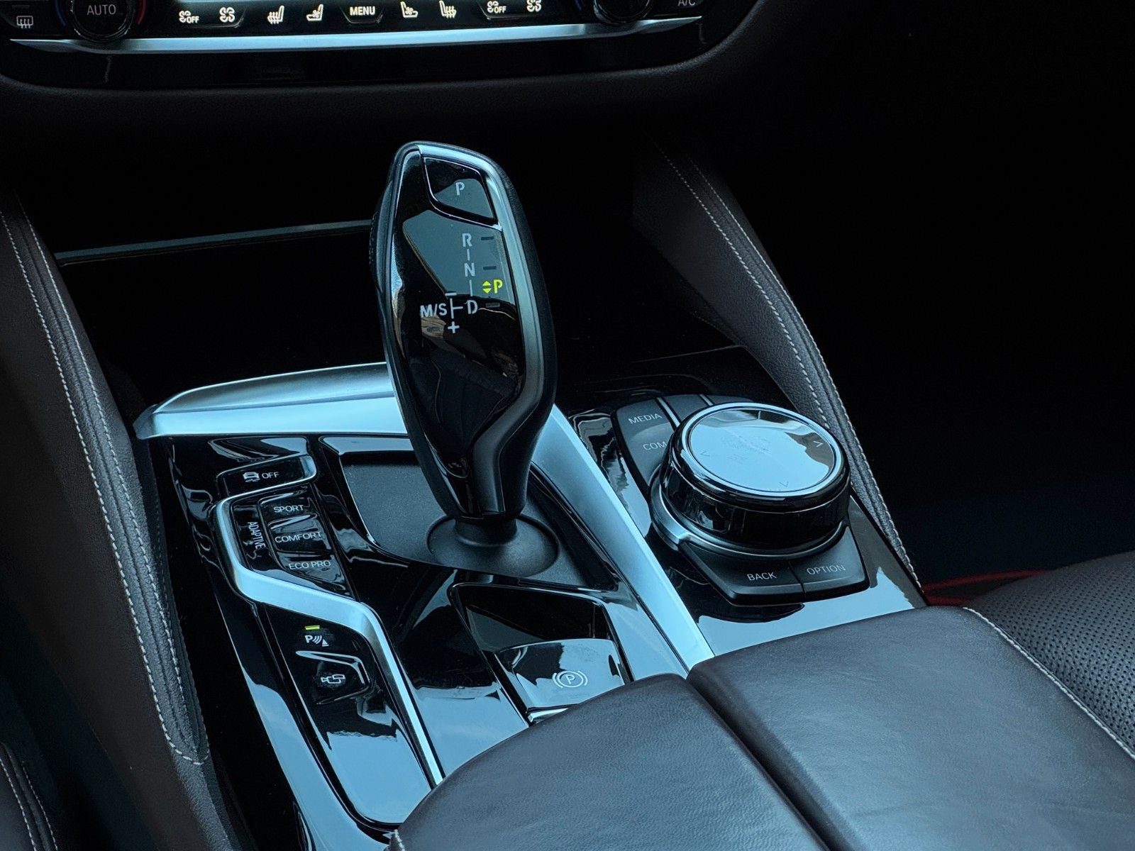 Fahrzeugabbildung BMW M550i xDr GSD Laser HuD 360° DAProf SBL H&K AHK