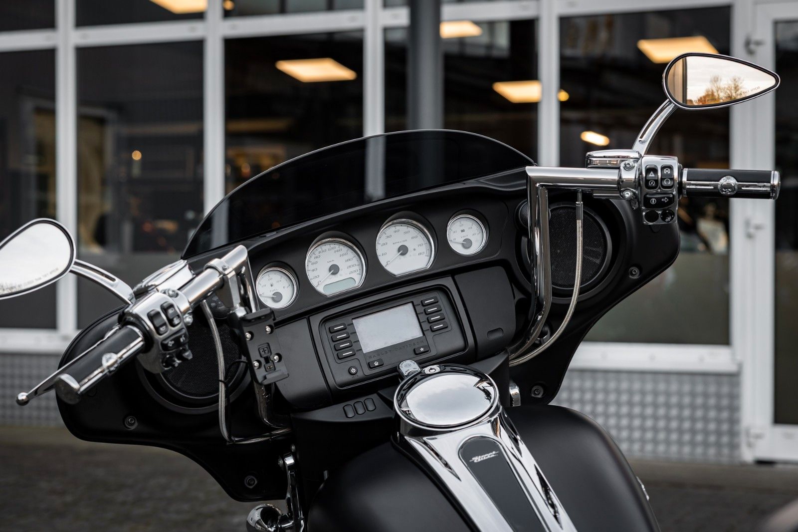 Fahrzeugabbildung Harley-Davidson FLHX Street Glide 103 cui - Vance & Hines - - -