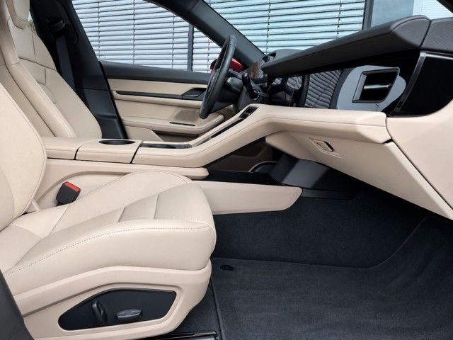 Porsche Taycan Performance Plus Luftfederung HUD ACC foto 16