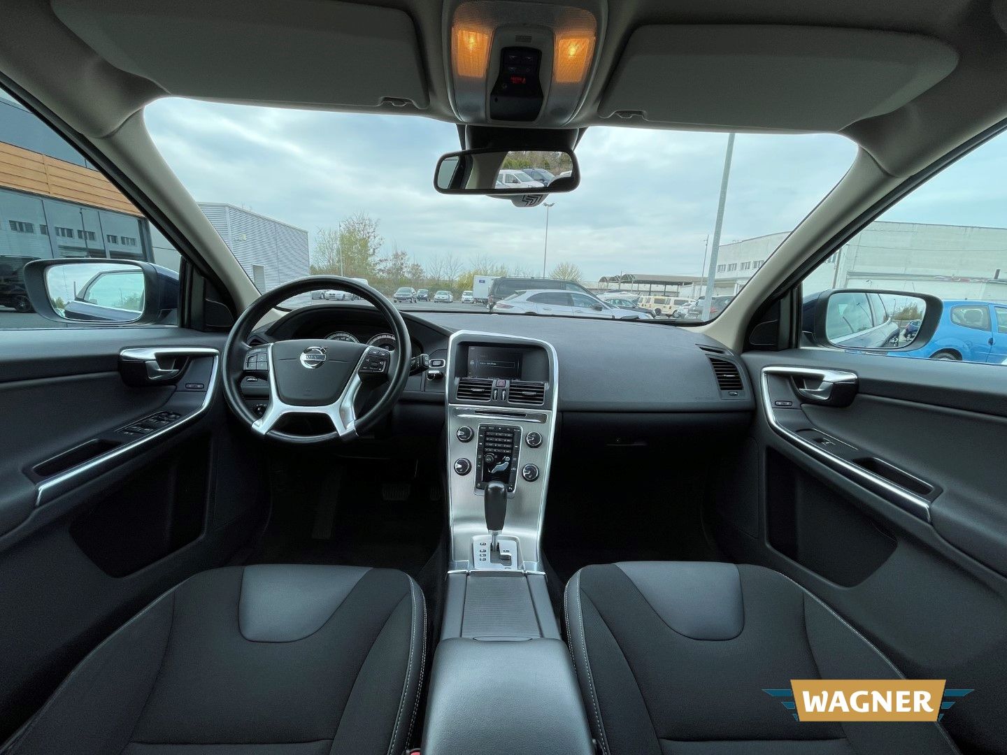 Fahrzeugabbildung Volvo XC60 Momentum 2WD T5 Automatik Sitzheizung