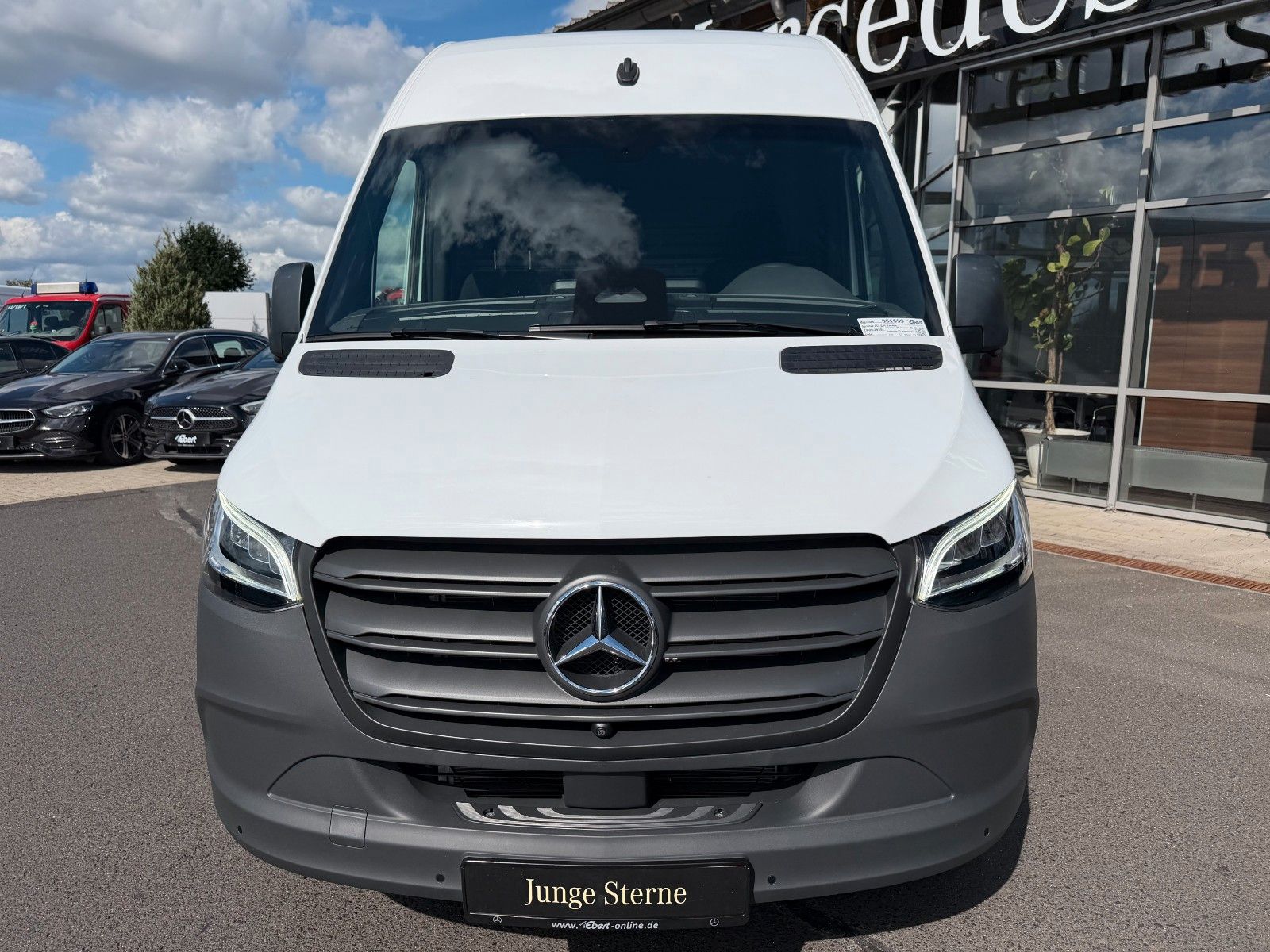 Fahrzeugabbildung Mercedes-Benz Sprinter 317 CDI 9G 3665 AHK3,5to Schwingsitz