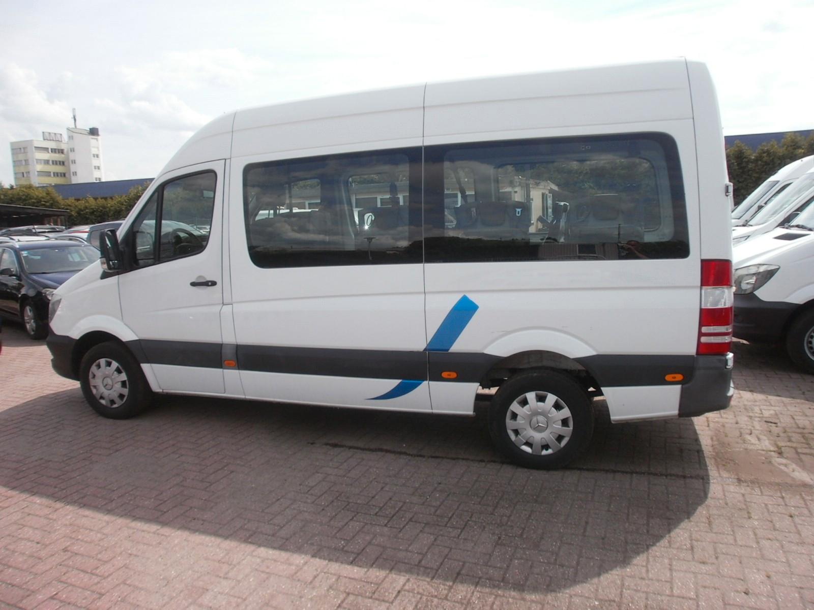 Mercedes-Benz Sprinter L2H2 9 person