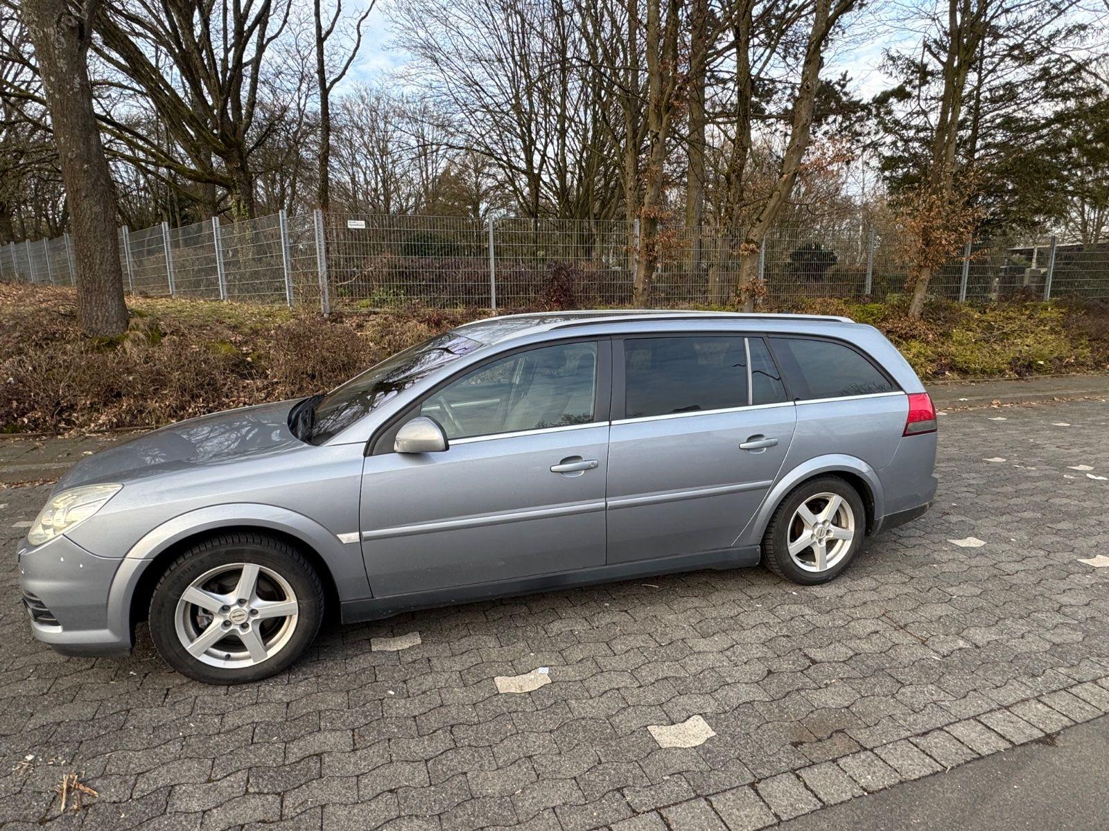 Opel Vectra 2009 — interior