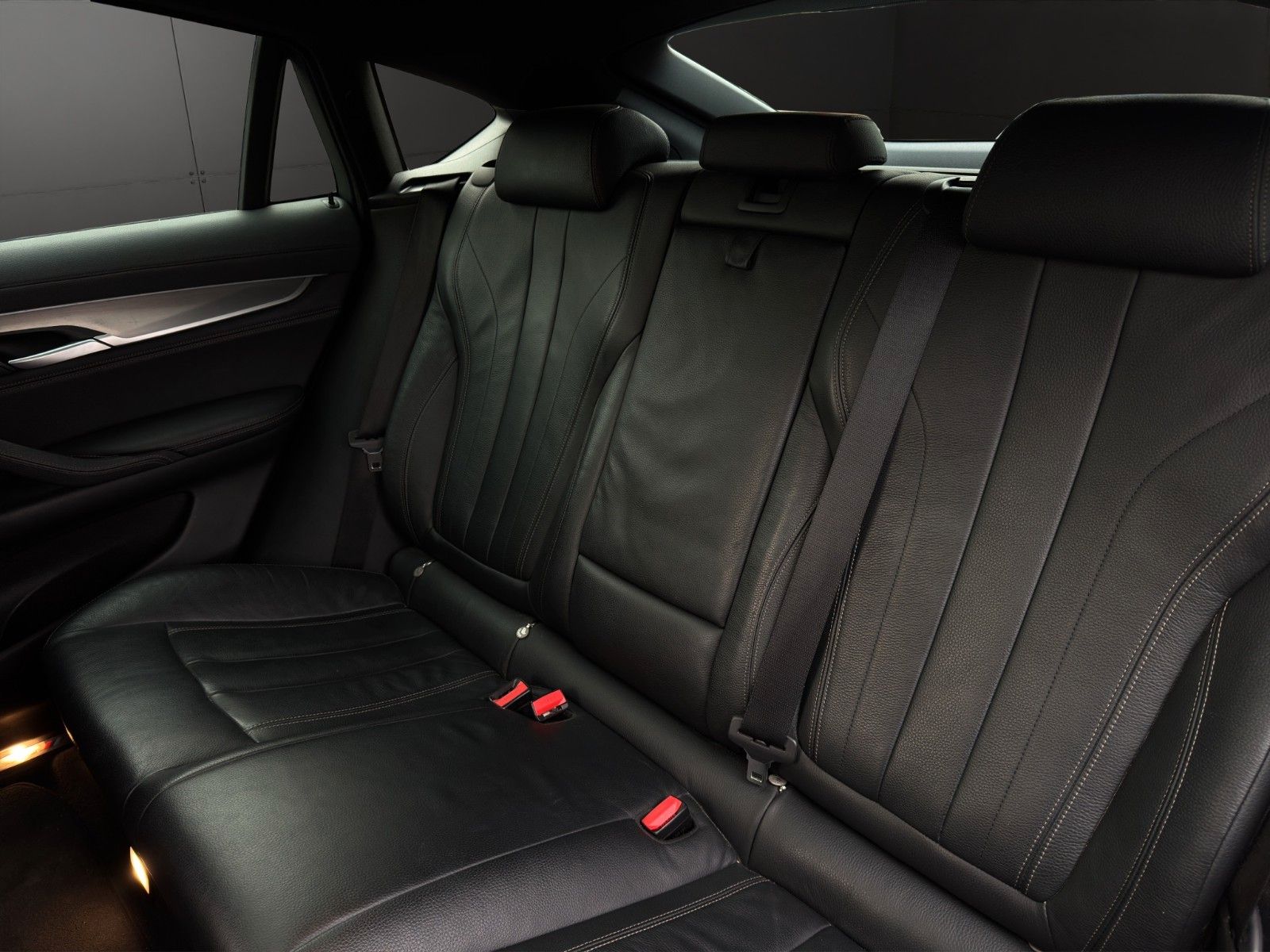 Fahrzeugabbildung BMW X6 xDrive Schiebedach/AHK/360°/M-Paket/H&K