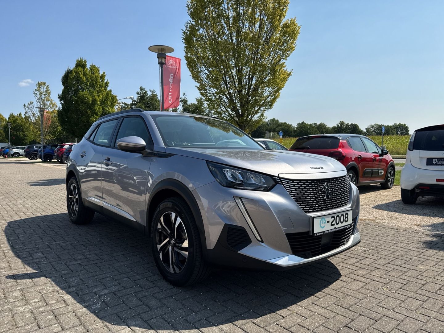 Fahrzeugabbildung Peugeot 2008 Allure Elektro 136 Navi CarPlay  SHZ DAB
