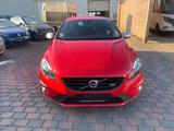 Volvo V40 T4 Momentum R-Design NAVI - Volvo V40 Limousine Momentum mit Benzin-Antrieb