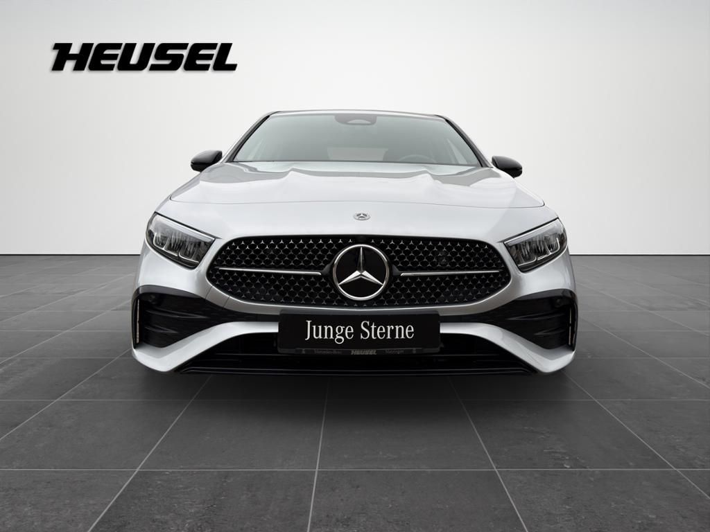Mercedes-Benz A 180 AMG Night KeylessGo Ambientebel. Kamera foto 2