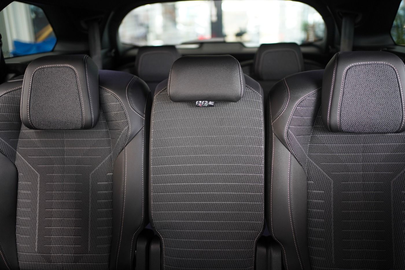 Fahrzeugabbildung Peugeot 5008 Allure Hybrid 145 e-DSC6 7 Sitzer Navi