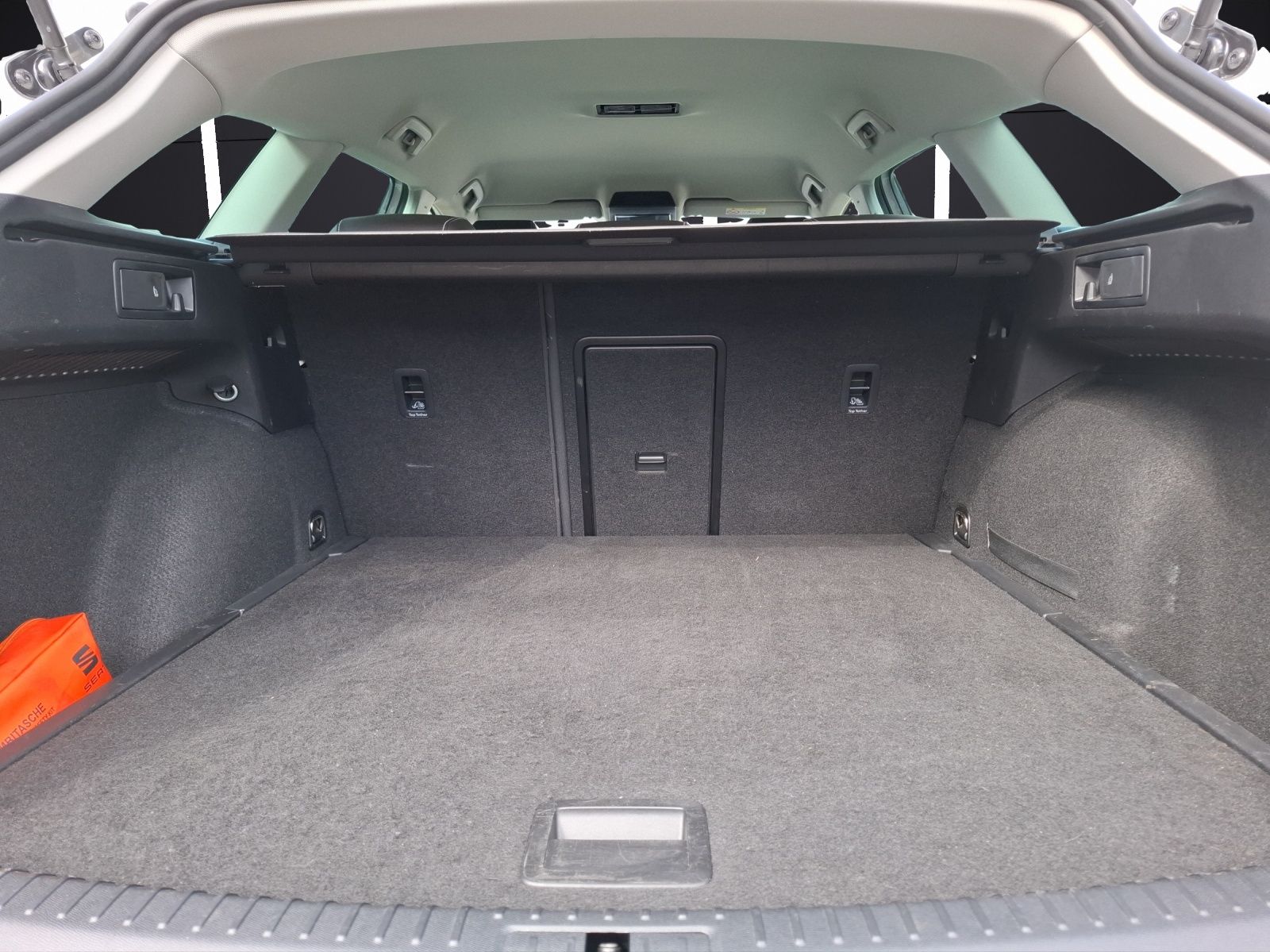 Fahrzeugabbildung SEAT Leon ST eTSI Xcellence DSG LED Navi GRA Park-Ass