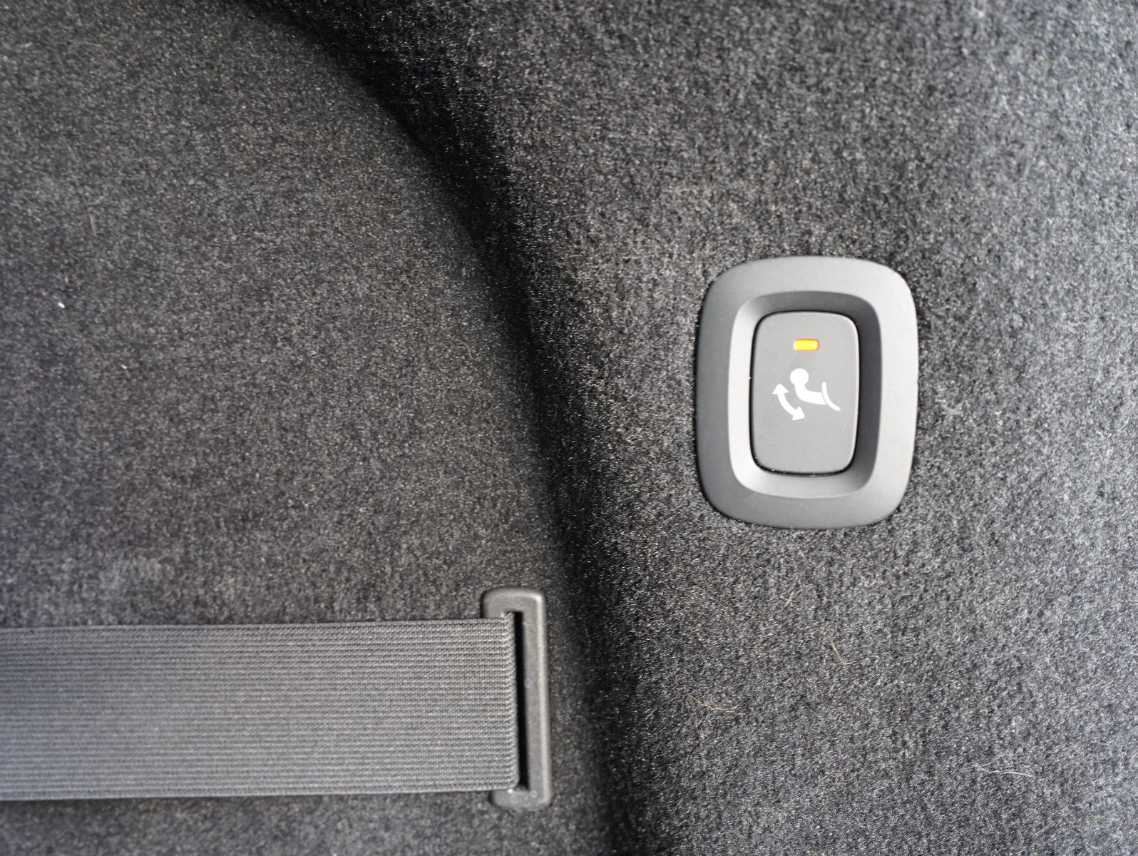 Fahrzeugabbildung Volvo V90 T6 AWD Recharge Plug-In Plus Dark