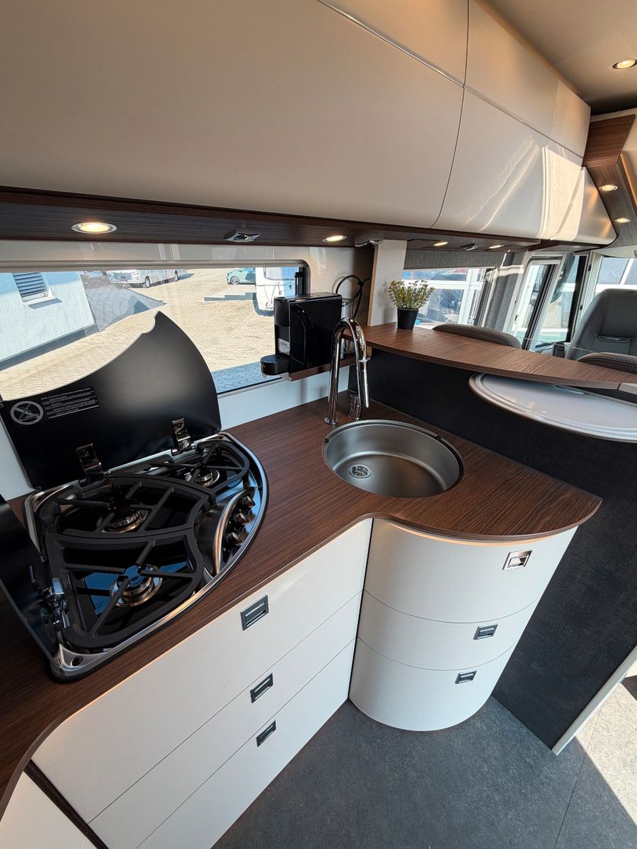 Fahrzeugabbildung Carthago chic c-line I 5.9 XL LE Mercedes Cortina