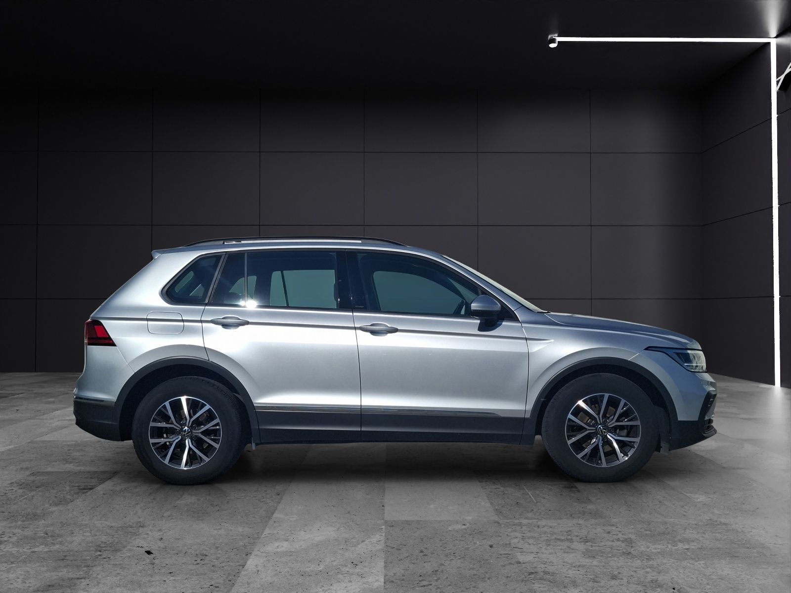 Fahrzeugabbildung Volkswagen Tiguan TSI Life LED Navi ACC PDC SHZ