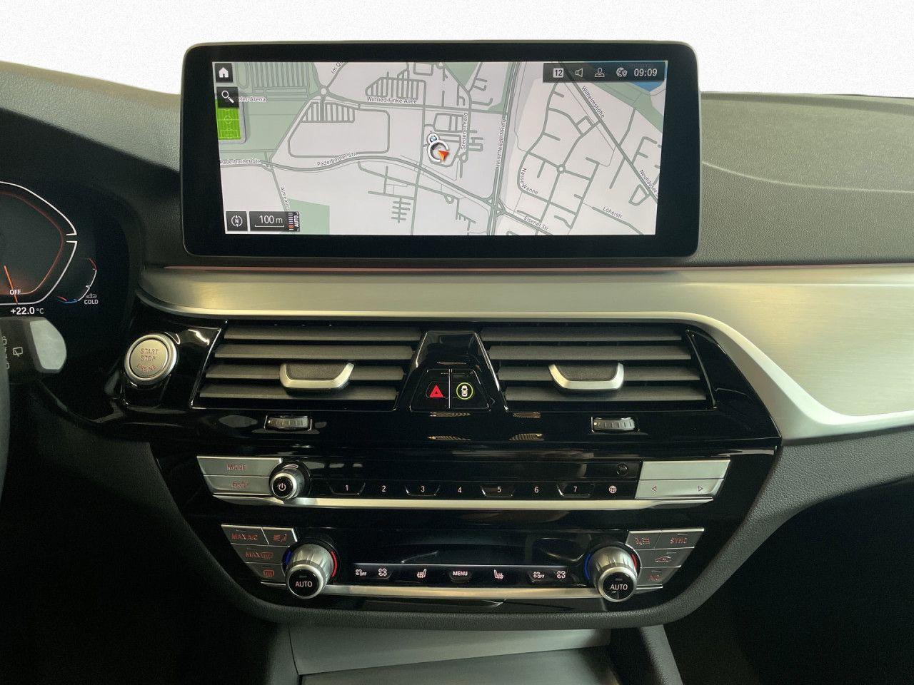 BMW 530d xDr Touring Pano AHK Laser StdHz St&Go HUD