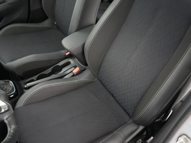 Corsa F ELEGANCE+LED LICHT+NAVI+SITZ-/LENKRADHEI