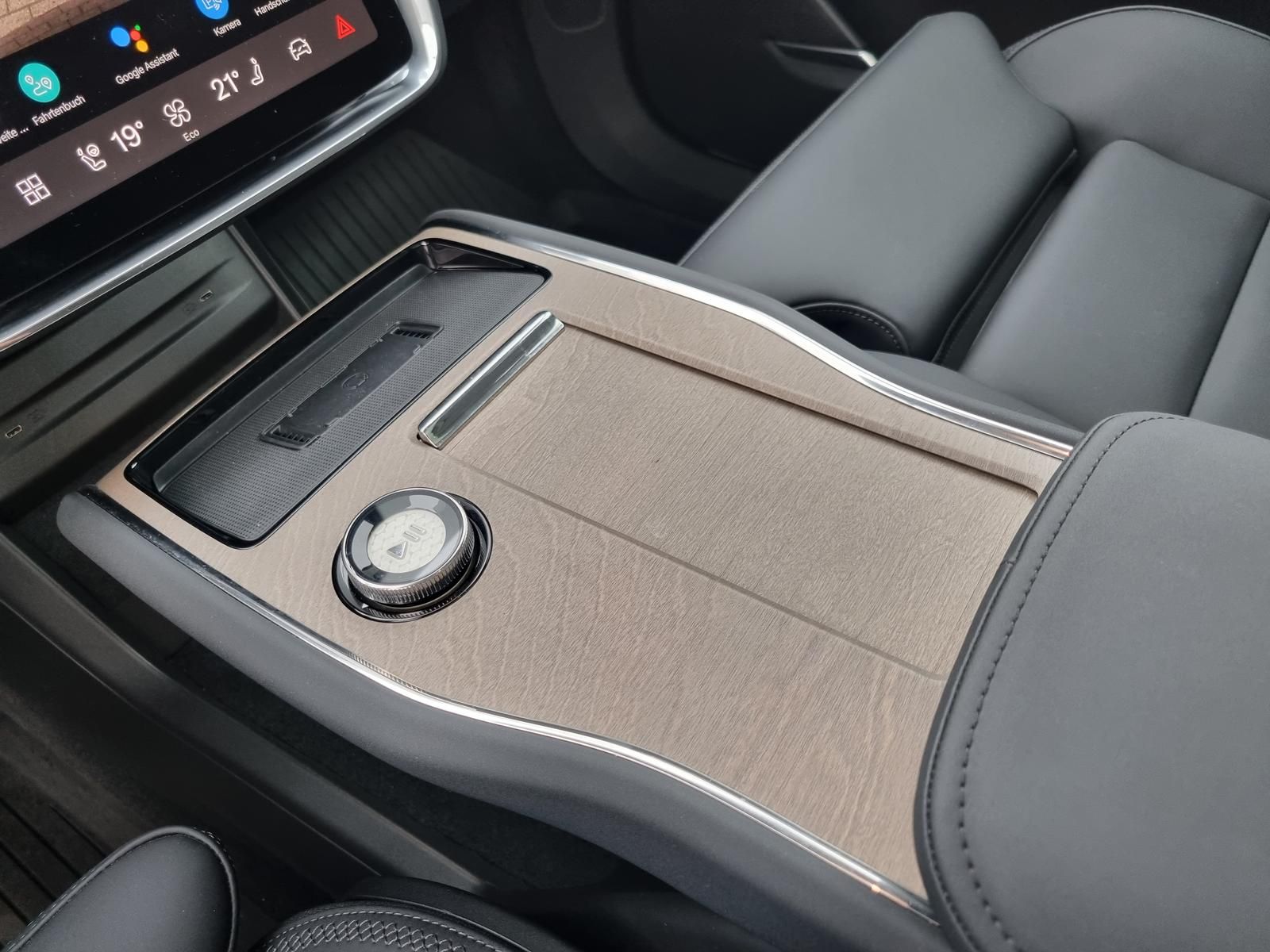 Fahrzeugabbildung Volvo EX90 TWIN AWD Ultra 7-Sitzer 'Ganzjahresreifen,