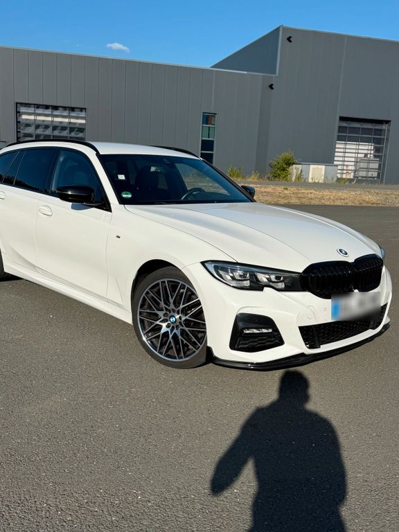 Image of BMW 320