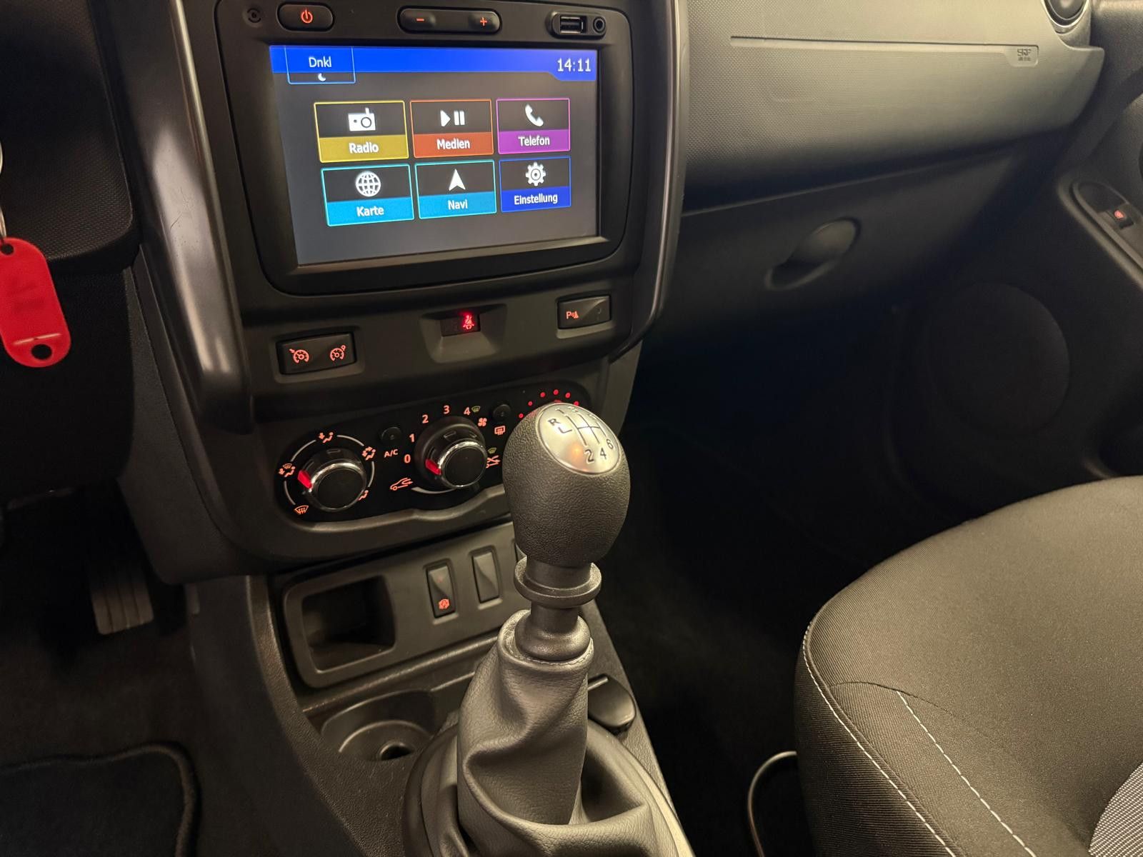 Fahrzeugabbildung Dacia Duster I Laureate /8.FACH BEREIFT/NAVI/KLIMA/AHK