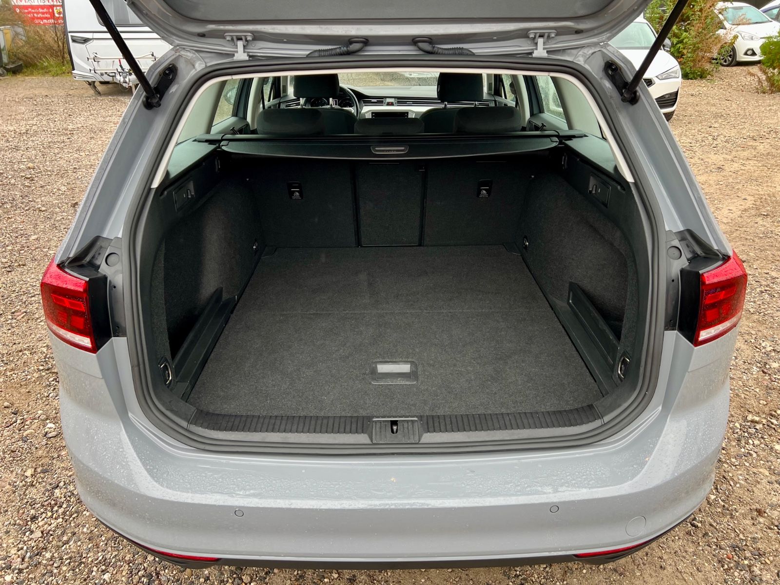 VW Passat Variant Conceptline GZJR AAC SHZ NAVI