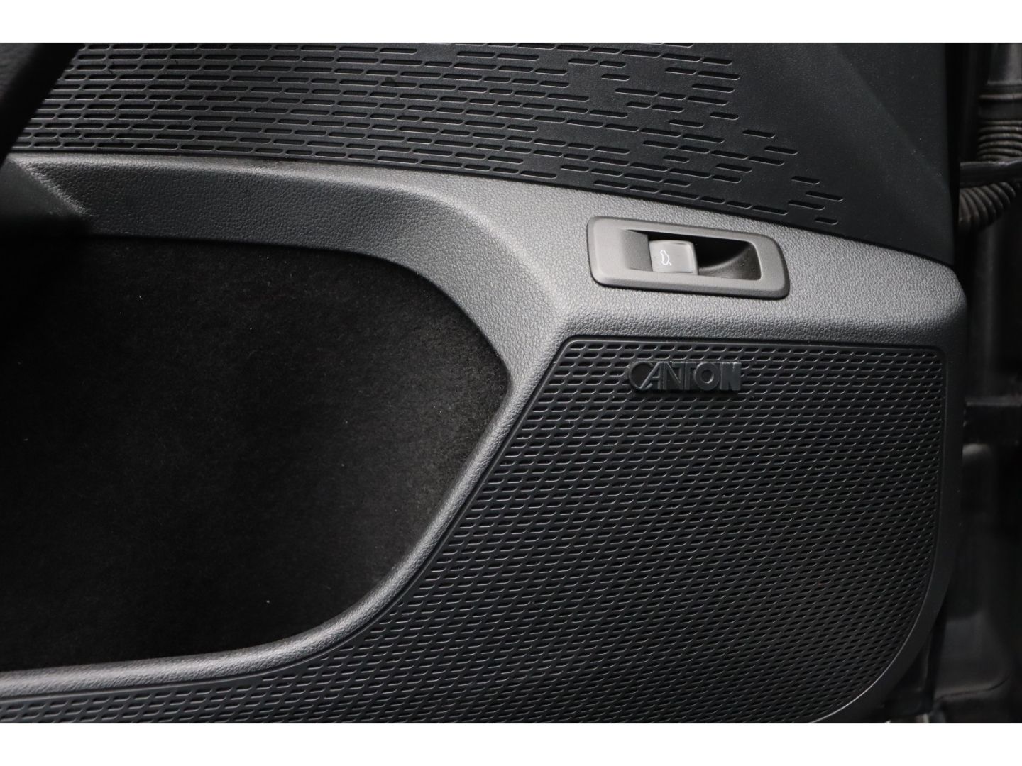 Fahrzeugabbildung SKODA Octavia Combi RS 4x4 AHK Memory ACC Canton Sound