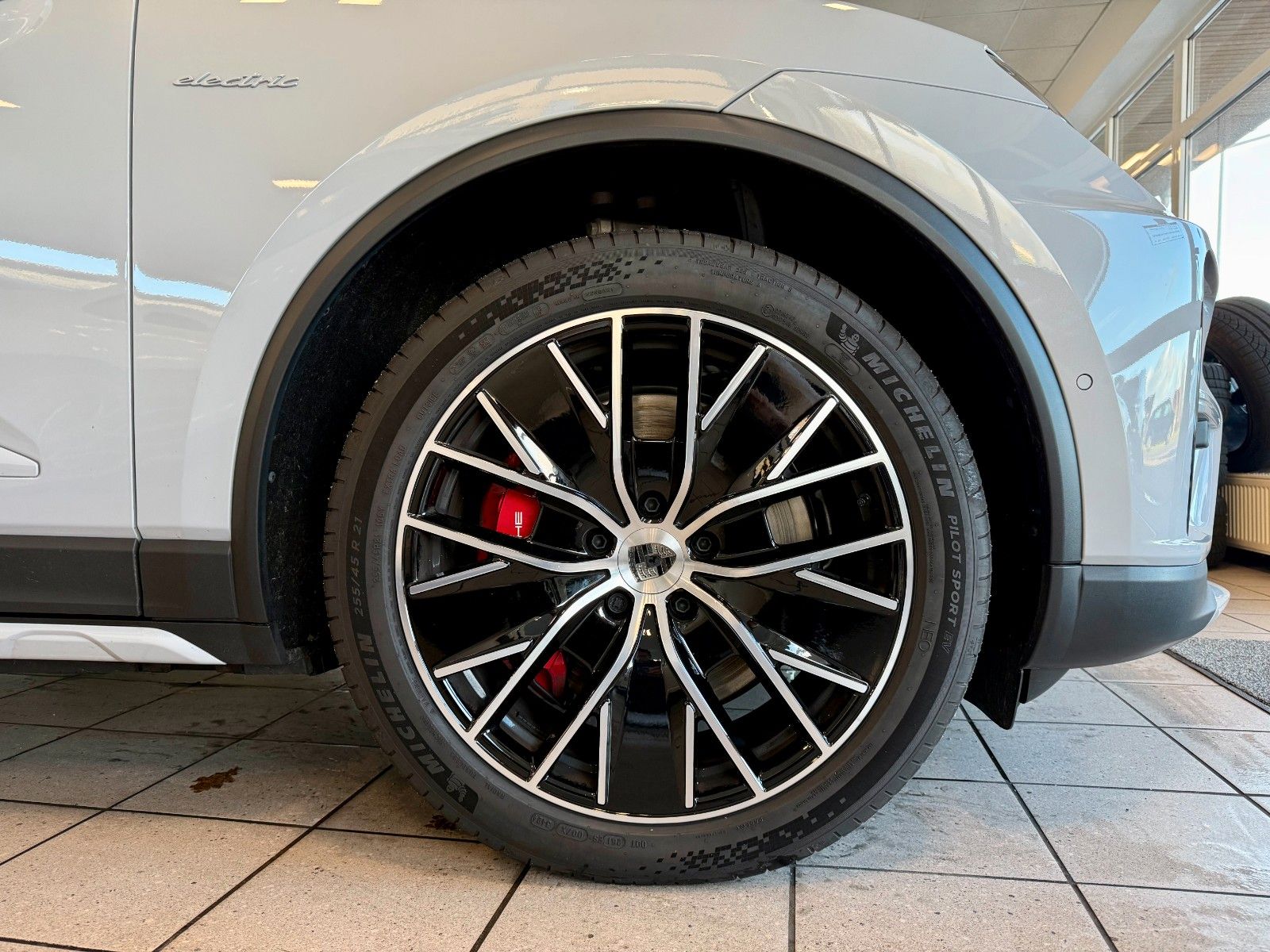 Fahrzeugabbildung Porsche Macan Turbo InnoDrive/OffroadDesign/SCP/Keyless