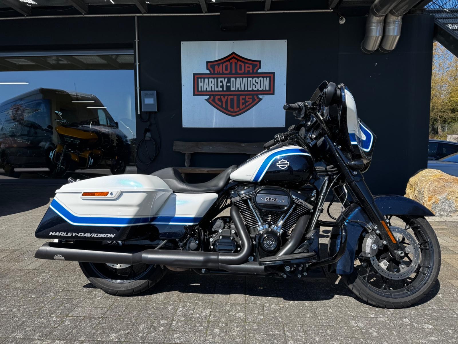Harley-Davidson Street Glide ARCTIC BLAST / Jekill&Hyde / Öhlins