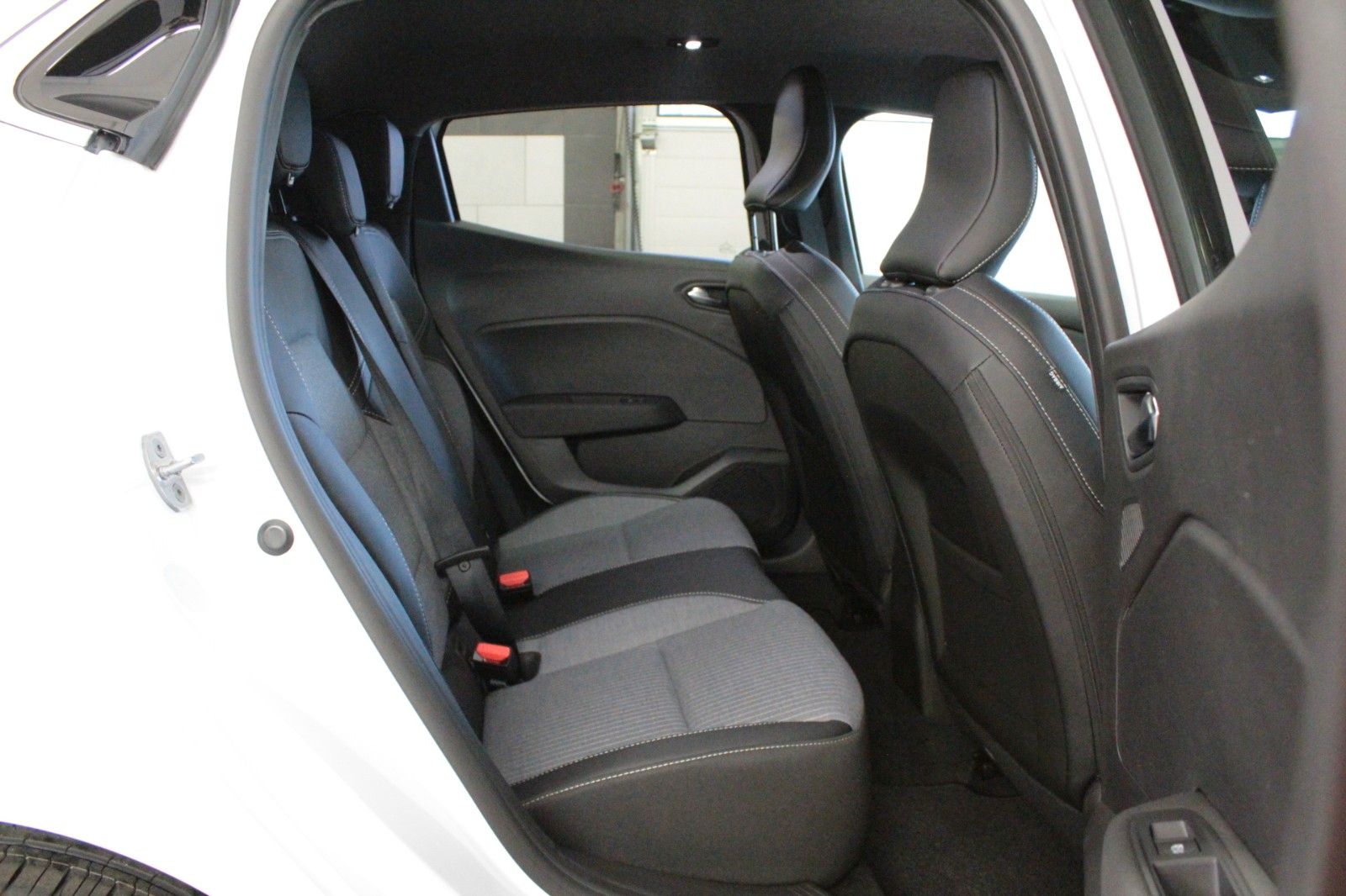 Fahrzeugabbildung Renault Clio TCe 90 Techno *Winter-*&*Look-Paket*