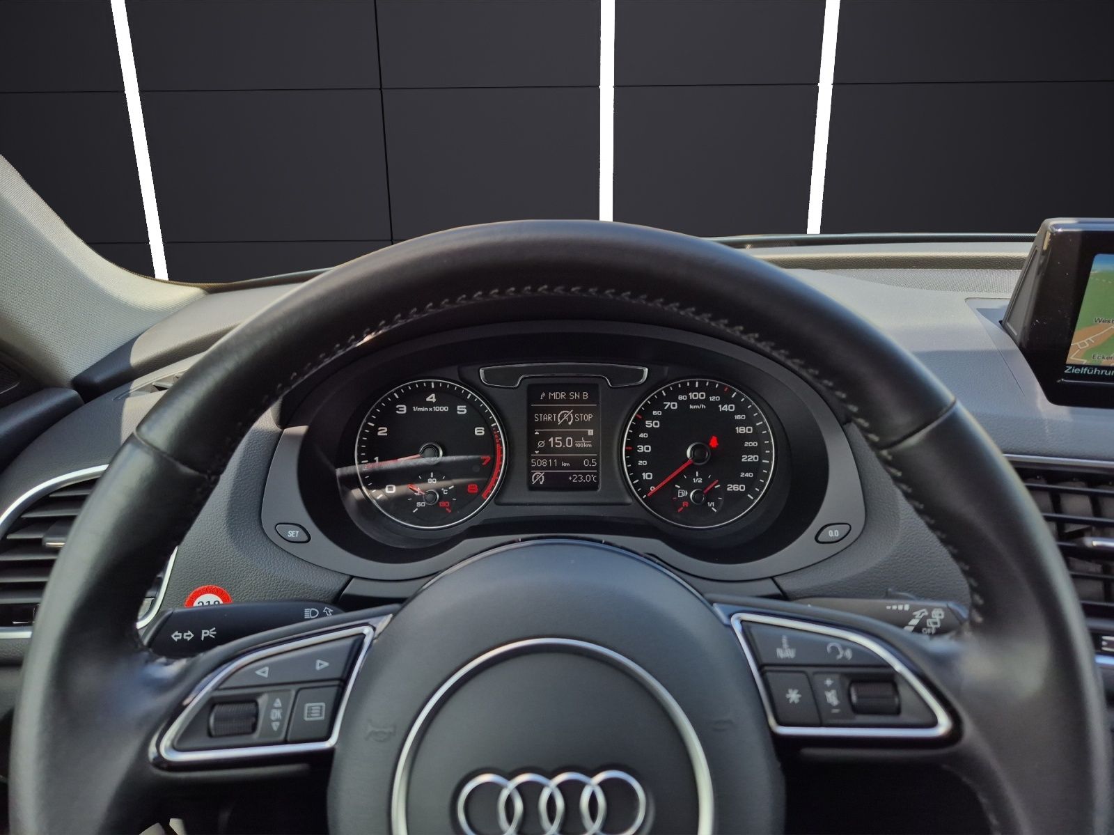 Fahrzeugabbildung Audi Q3 1.4 TFSI Sport AZV, Navi, Xenon