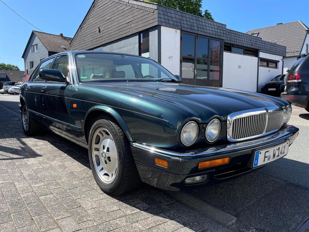 Jaguar XJ6