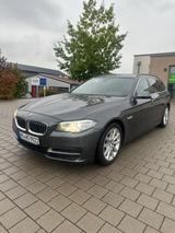 BMW 530d Touring A -lcd