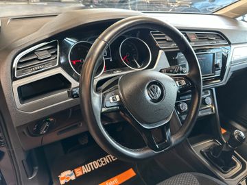 MYAUTOCENTER – Gebraucht- und Jahreswagen mit Werkstattservice in Pfaffenhofen Volkswagen Touran *1.HAND*Tempo*Klima*AHK*PDC*