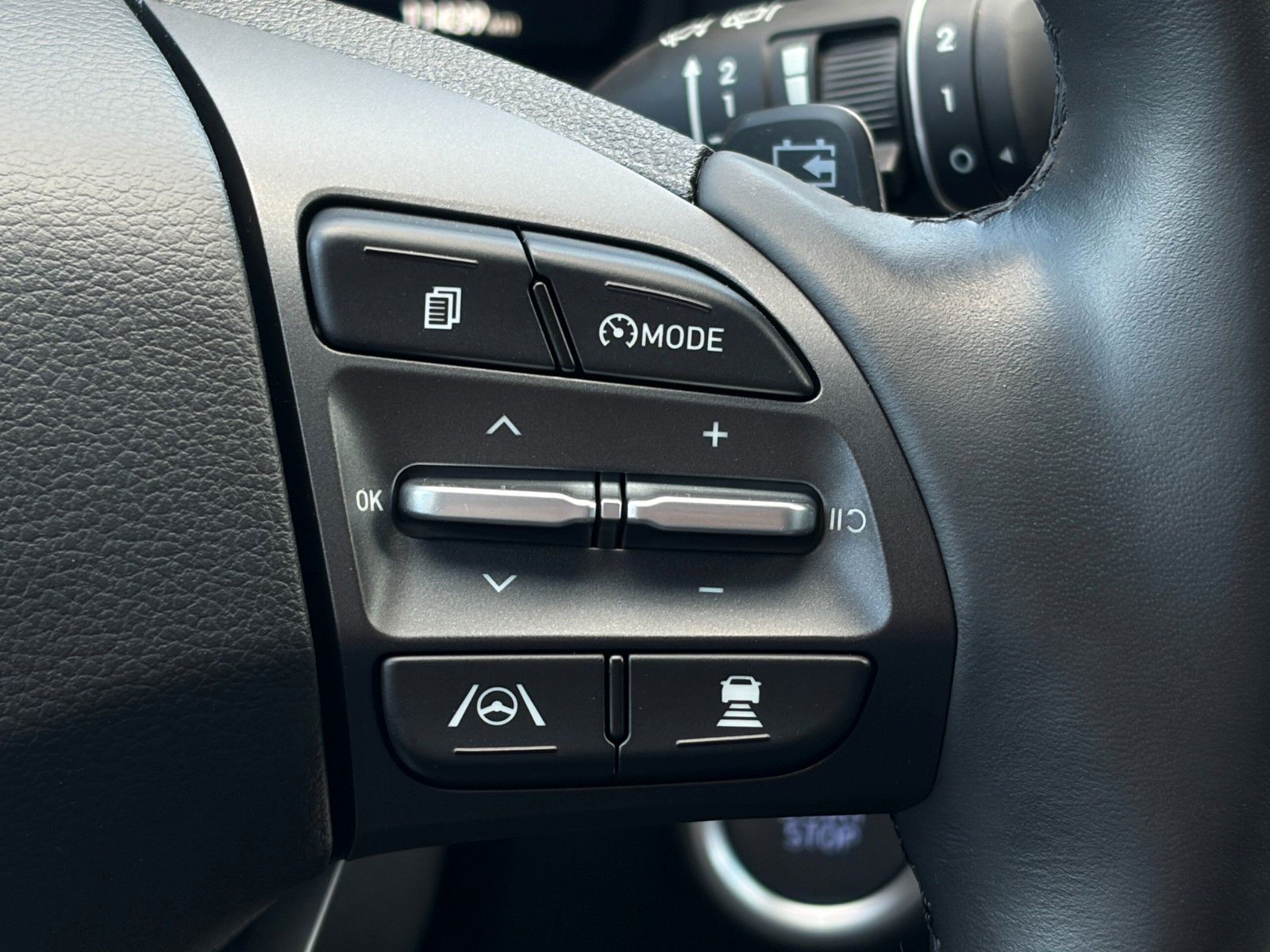 Fahrzeugabbildung Hyundai KONA E Select 2WD ACC PDC CAM LHZ SHZ CarPlay